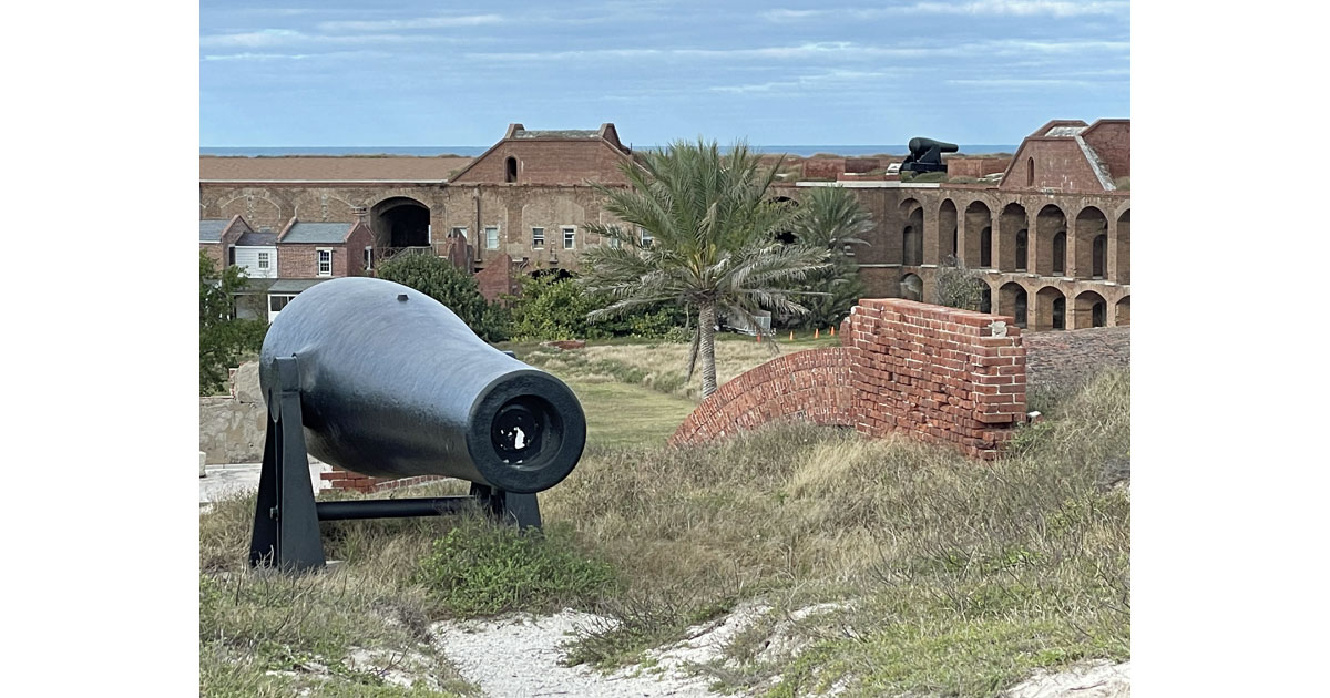 Cannon atop the fort.