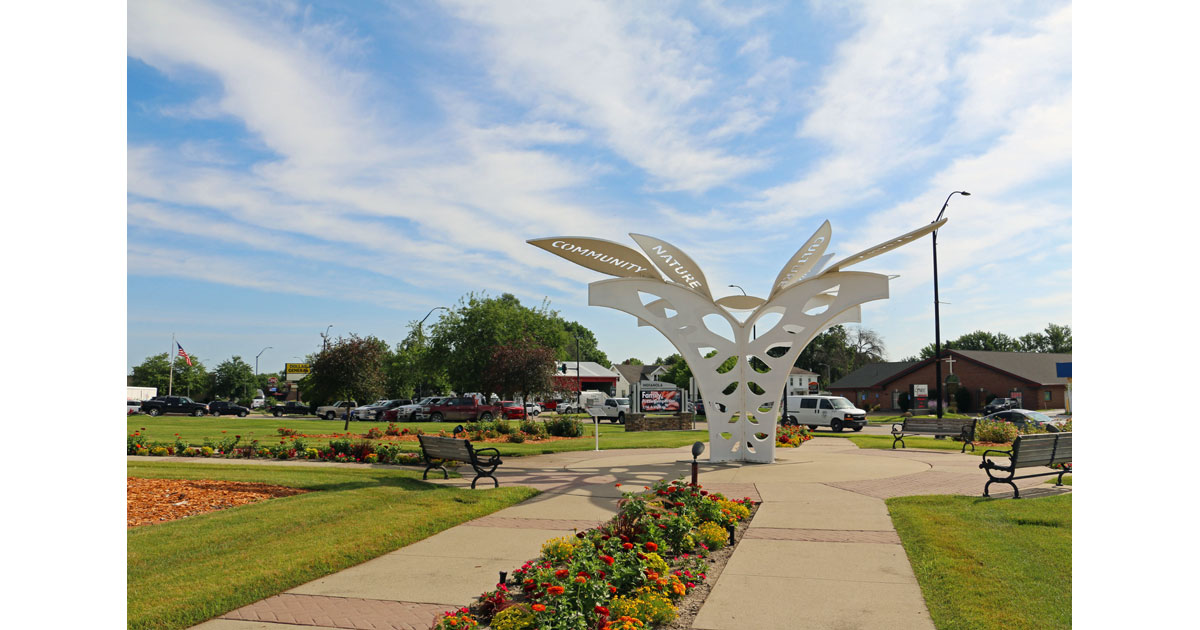 Tree-of-Life-Sculpture-Welcomes-You-to-Indianola, Iowa